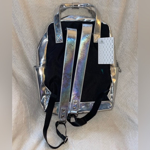 🌟ValentinesDaySale🌟Disney Visa Cardmember Exclusive Silver Pin Trade Backpack - Picture 2 of 7